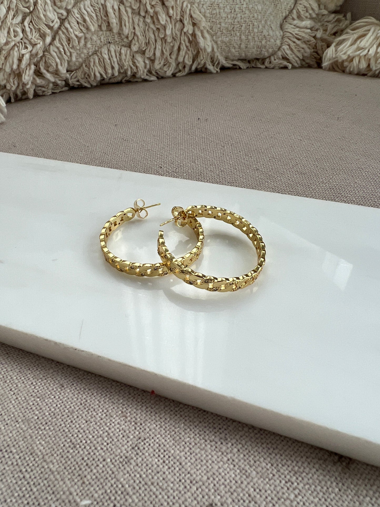 Pop Off Queen 14K Gold Plated Cuban Chain Hoops (Gold)